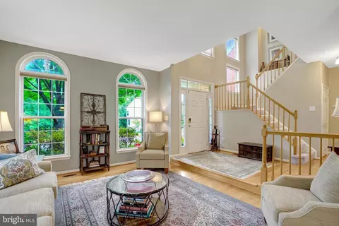 Entry Way - 8929 Mountain Ash Dr, Springfield, VA 22153 photo 2 of 8