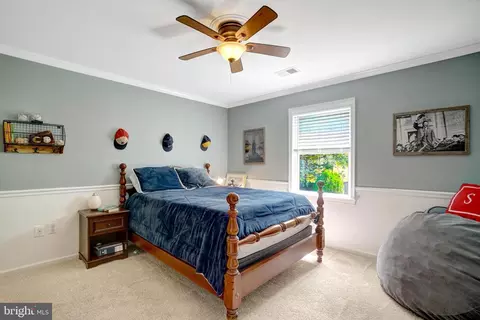 Bedroom - 8929 Mountain Ash Dr, Springfield, VA 22153 photo 8 of 16
