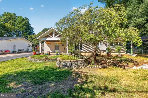 6702 Lenclair St, Alexandria, VA 22306