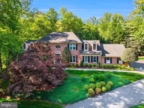 2028 Spring Branch Dr, Vienna, VA 22181