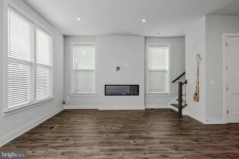 Living - 2483 Liberty Loop, Herndon, VA 20171 photo 5 of 5