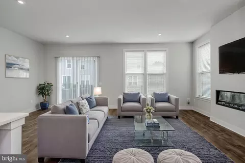Living - 2483 Liberty Loop, Herndon, VA 20171 photo 2 of 5