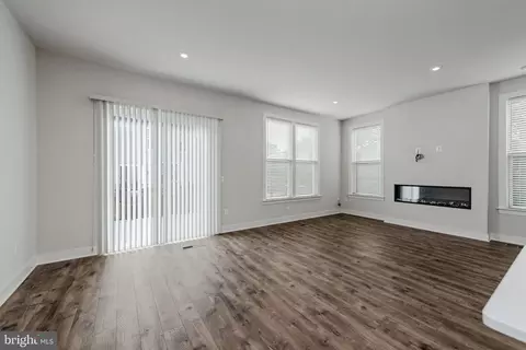 Living - 2483 Liberty Loop, Herndon, VA 20171 photo 3 of 5