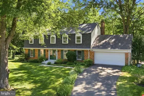 4200 Pickering Pl, Alexandria, VA 22309