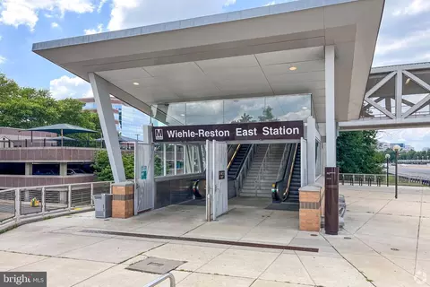 1669 Bandit Loop #105A, Reston, VA 20190 photo 2