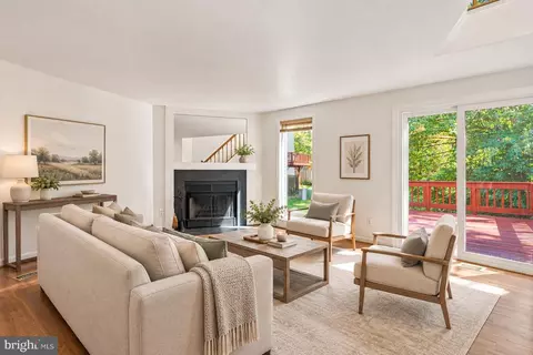 5909 Saint Giles Way, Alexandria, VA 22315