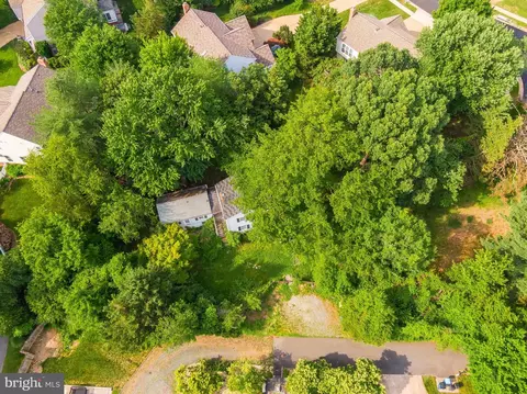 8413 Rainbow Rd, Vienna, VA 22182