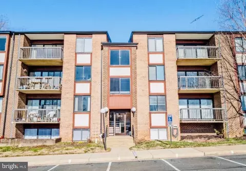 9718 Kingsbridge Dr #204, Fairfax, VA 22031