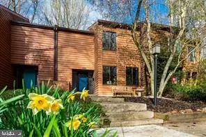 11570 Woodhollow Ct, Reston, VA 20191