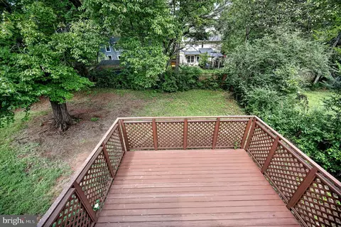 Exterior - 4016 Mapleton Dr, Chantilly, VA 20151 photo 12 of 17