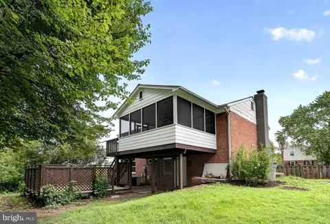 Exterior - 4016 Mapleton Dr, Chantilly, VA 20151 photo 5 of 17