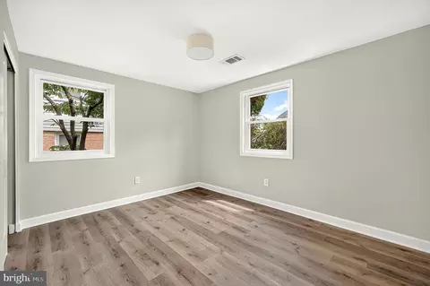 Bedroom - 4016 Mapleton Dr, Chantilly, VA 20151 photo 2 of 5