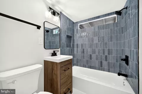 Bath - 4016 Mapleton Dr, Chantilly, VA 20151 photo 3 of 4