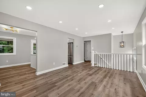 Living - 4016 Mapleton Dr, Chantilly, VA 20151 photo 7 of 8