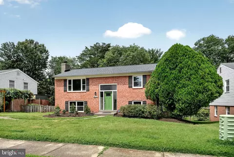 Exterior - 4016 Mapleton Dr, Chantilly, VA 20151 photo 2 of 17