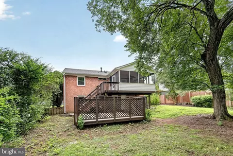 Exterior - 4016 Mapleton Dr, Chantilly, VA 20151 photo 6 of 17