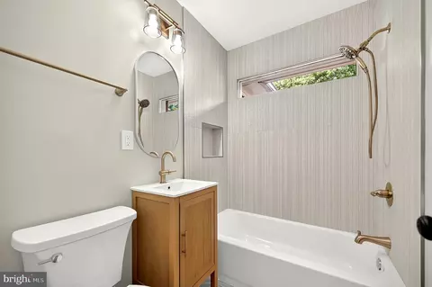 Bath - 4016 Mapleton Dr, Chantilly, VA 20151 photo 1 of 4