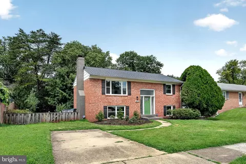 Exterior - 4016 Mapleton Dr, Chantilly, VA 20151 photo 3 of 17