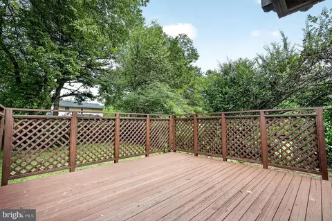 Exterior - 4016 Mapleton Dr, Chantilly, VA 20151 photo 13 of 17