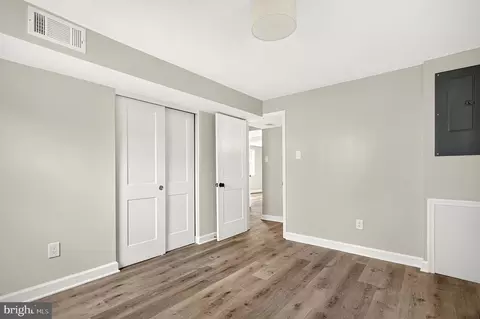 Bedroom - 4016 Mapleton Dr, Chantilly, VA 20151 photo 3 of 5