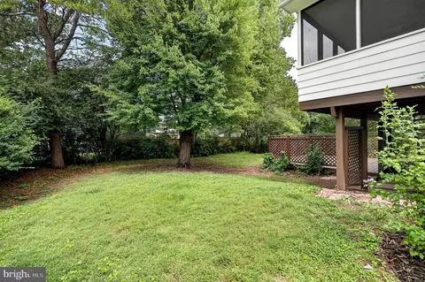 Exterior - 4016 Mapleton Dr, Chantilly, VA 20151 photo 4 of 17