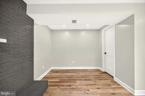 Living - 4016 Mapleton Dr, Chantilly, VA 20151 photo 4 of 8