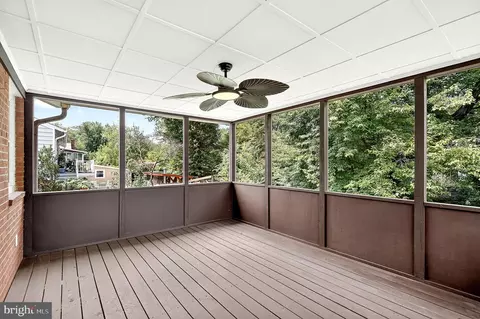Exterior - 4016 Mapleton Dr, Chantilly, VA 20151 photo 16 of 17