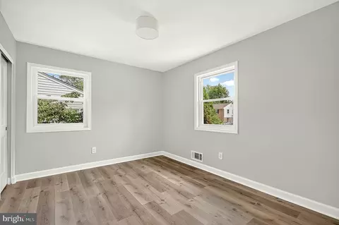 Bedroom - 4016 Mapleton Dr, Chantilly, VA 20151 photo 4 of 5