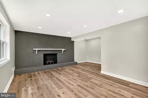Living - 4016 Mapleton Dr, Chantilly, VA 20151 photo 2 of 8