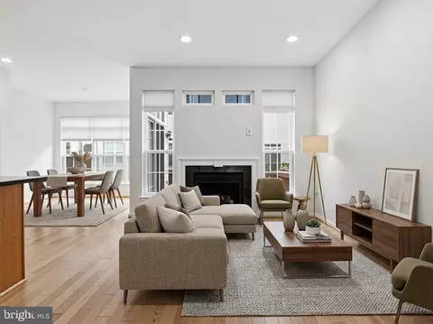 Living - 7348 Bloomington Ct, Springfield, VA 22150 photo 2 of 13