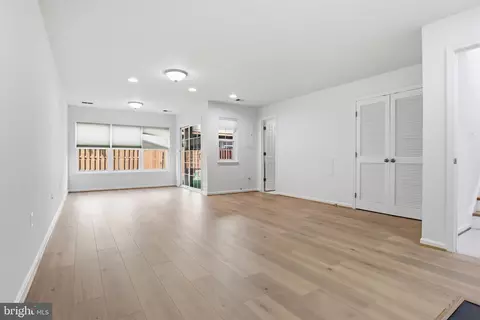 Living - 7348 Bloomington Ct, Springfield, VA 22150 photo 13 of 13