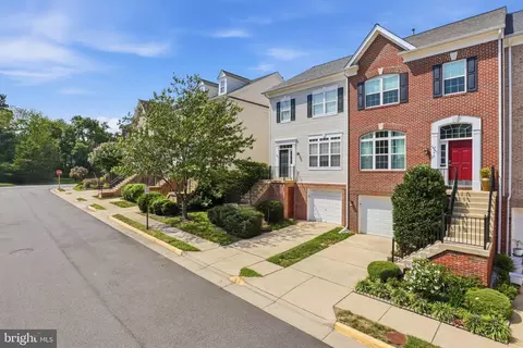 Exterior - 7348 Bloomington Ct, Springfield, VA 22150 photo 4 of 5