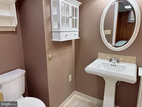 Bath - 5731 Heming Ave, Springfield, VA 22151 photo 4 of 5