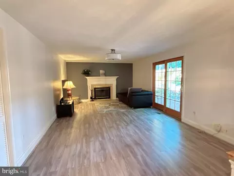 Living - 5731 Heming Ave, Springfield, VA 22151 photo 3 of 3