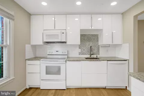 Kitchen - 8008 Carbondale Way, Springfield, VA 22153 photo 4 of 5