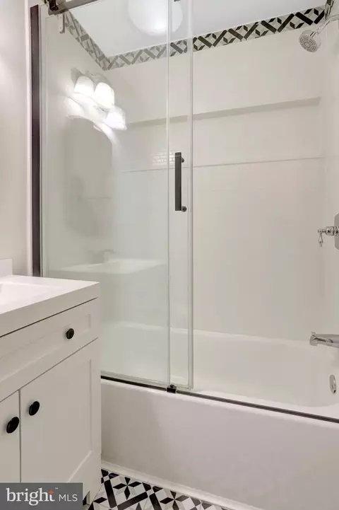 Bath - 8008 Carbondale Way, Springfield, VA 22153 photo 6 of 8