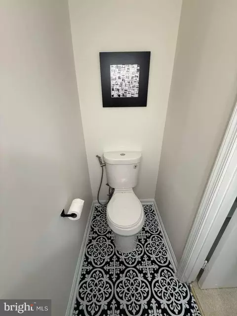 Bath - 8008 Carbondale Way, Springfield, VA 22153 photo 8 of 8