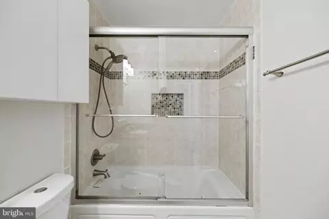Bath - 7733 Durer Ct, Springfield, VA 22153 photo 3 of 3