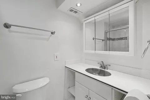 Bath - 7733 Durer Ct, Springfield, VA 22153 photo 2 of 3