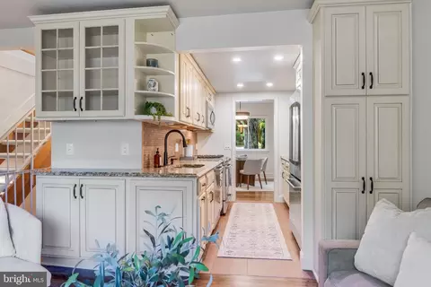 Entry Way - 1518 Farsta Ct, Reston, VA 20190 photo 2 of 4