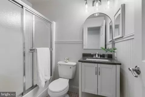 Bath - 1518 Farsta Ct, Reston, VA 20190 photo 2 of 3