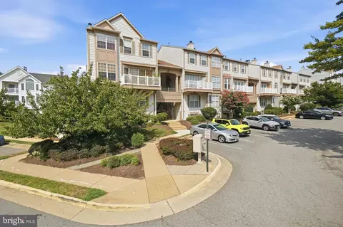 8248 Catbird Cir #101, Lorton, VA 22079