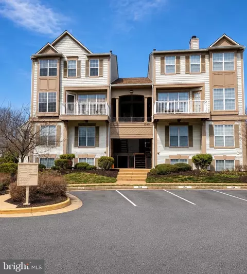 8248 Catbird Cir #101, Lorton, VA 22079