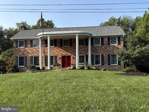 8955 Colesbury Pl, Fairfax, VA 22031