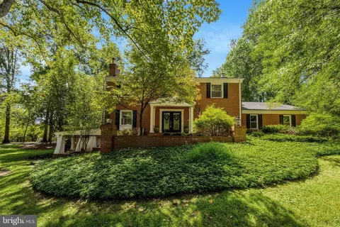Exterior - 10015 Saddle Rd, Vienna, VA 22181 photo 29 of 29