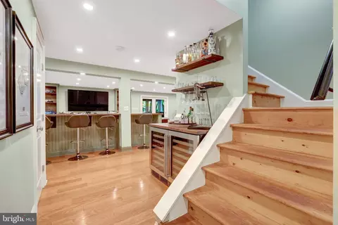 Entry Way - 10015 Saddle Rd, Vienna, VA 22181 photo 4 of 6