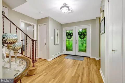 Entry Way - 10015 Saddle Rd, Vienna, VA 22181 photo 1 of 6