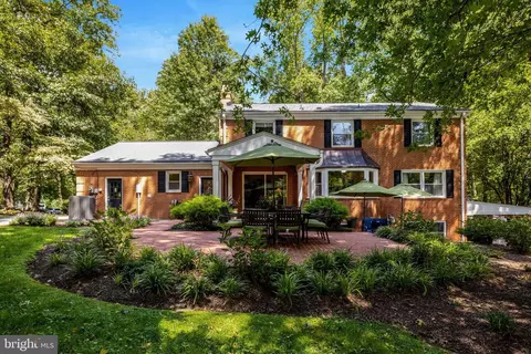 Exterior - 10015 Saddle Rd, Vienna, VA 22181 photo 8 of 29