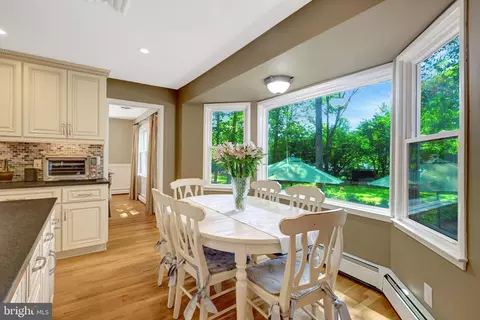 Dining - 10015 Saddle Rd, Vienna, VA 22181 photo 3 of 4