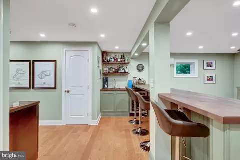 Entry Way - 10015 Saddle Rd, Vienna, VA 22181 photo 5 of 6